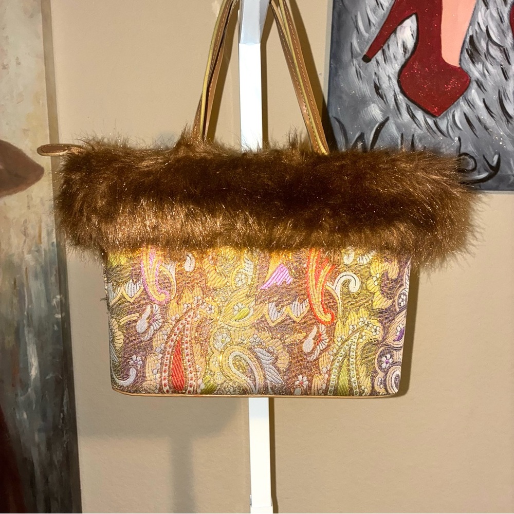 🍂🤎🍁Chic Prezzo Paisley Hand-Bag with Faux Fur Trim